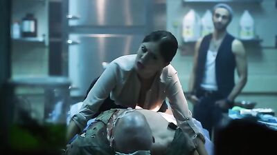 Голая Katharine Isabelle