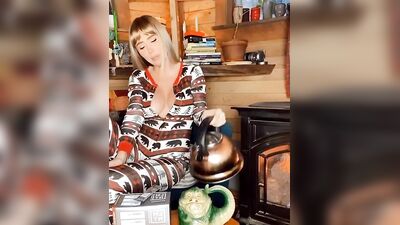 Голая Sara Underwood