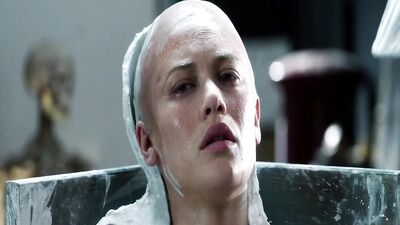 Голая Olga Kurylenko