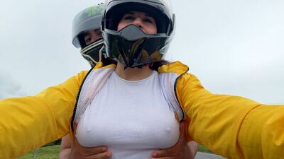 Сиськи лучшая страховка!