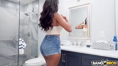 Zoey Sinn легко отдалась.