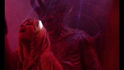 Демон жестко насилует девушку своим хвостом (засадил в пизду, жесткое изнасилование, чорт трахает девушку, пробил насквозь)