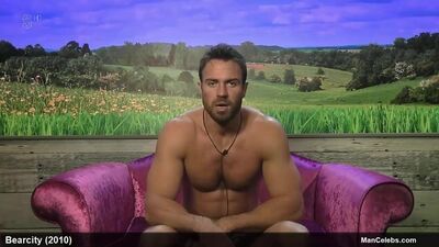 Reality Star Chad Johnson светит его тугой жопой