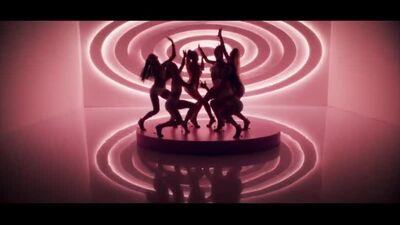 Ashley O (Miley Cyrus) – On a Roll