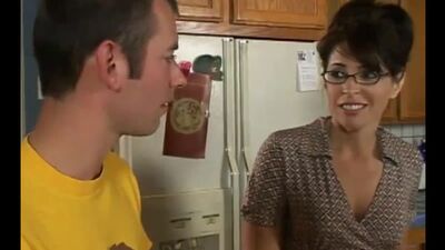 ПОРНО ВЫЕБ МАТЬ ДРУГА НА СТОЛЕ