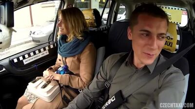 Водила оказался большим любителем трахать своих пассажирок Частное любительское русское порно, инцест сестра,студенты, сестра со