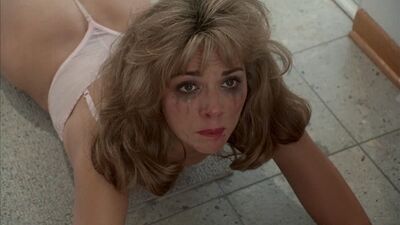 Ким Кэттролл (Kim Cattrall hot scenes in "Live Nude Girls" 1995)