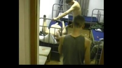 Групповое домашнее порно в военной части