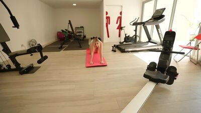 Тренер по фитнесу познакомился с давалкой