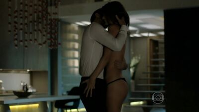 Alessandra Ambrosio Nude - Verdades Secretas (2015) s01e01 HD 1080p