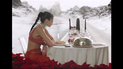 Nina Chuba — «Fieber / Glatteis»