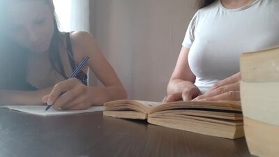 Лесбиянки. Красивые Русские девушки в школе на уроке. =) Лучшее видео эротики (369) Избранное!