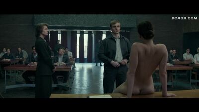 Голая Дженнифер Лоуренс раздвигает ноги в аудитории