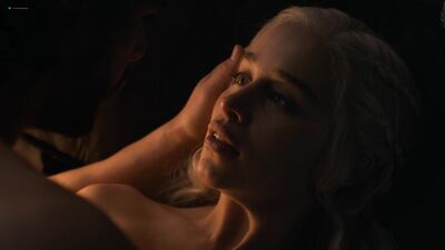 Эмилия Кларк (Emilia Clarke sex scenes in "Game of Thrones" s07e07 2017)