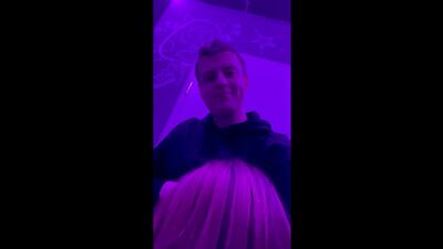 Делают минет в туалете. Блогер Меллстрой