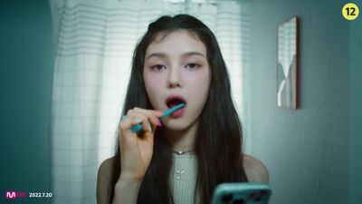 NewJeans (뉴진스) – Hype Boy (DANIELLE & HAERIN ver.)