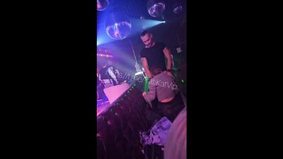 Катю и её. сестру ебут в рот в клубе