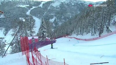 Лыжница вылетела с трассы