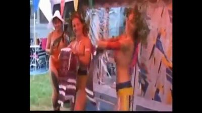 Как голые украинки встречали западных гостей.18+