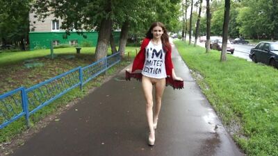 Супермаркет-Девушка-Худышка-Ню-Эксгибиционистка-Улица