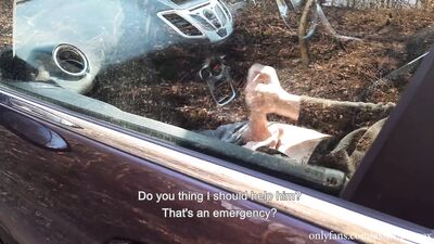 Блоггер с Youtube застукал мужчину, дрочащего в машине на публике.