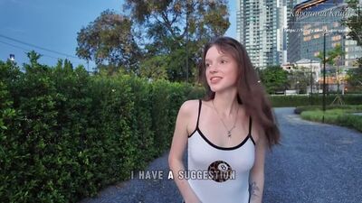 Pervokursnica_legko_soglasilas_na_bystryj_seks