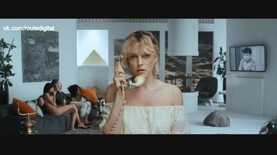 Wendy Vanden Heuvel, Riley Keough, etc Nude - Under The Silver Lake (2018) / Венди Ванден Хювел, Райли Кио - Под Сильвер-Лэйк