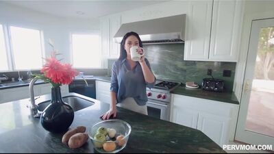 Brooke Beretta шикарная мамка.