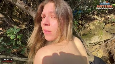 Мастурбировала на берегу реки и не заметила что за ней подглядывает мужик