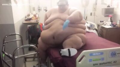 Megachub изо всех сил пытается потрахаться