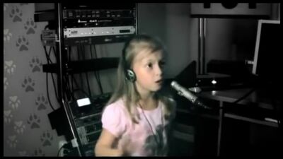 А вы знали как выглядит Маша в жизни? Алина Кукушкина-девочка, которая озвучивает Машу