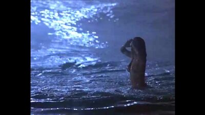 Голая грудь Сальма Хайек