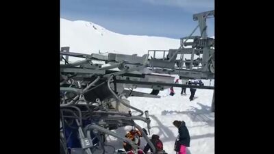 В Грузии сломался подъемник и люди с огромной скоростью полетели вниз