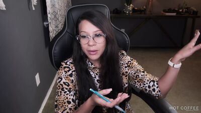 Учительница забыла покинуть школьный компьютер и трахается перед классом