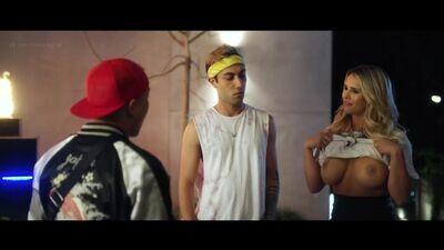 Kinsey Wolanski Nude - Slasher Party (2019) 1080p +slomo / Кинси Волански - Убийственная вечеринка