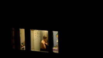 Бестыжая тетя мусорит в окошко или ушки спаниеля )))