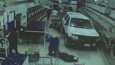 Погром в прачечной устроил 74-летний водитель внедорожника в Нью-Йорке