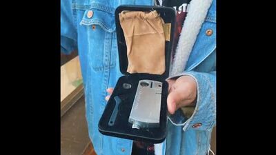 Металлическая трубка - зажигалка "Solo pipe". — В комплекте с аксессуарами для чистки и футляром. — Возможно заправлять газ и