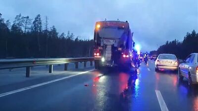 В Ленобласти труп мужчины выпал из багажника автомобиля в момент ДТП