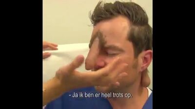 Член вырос на лбу у мужика