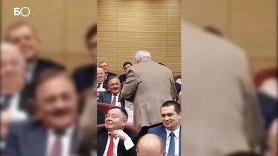 Чиновнице из Татарстана парень на 8 марта подарил Porsche, но она не знает, что с ним делать