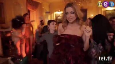 Наташа Танцуй fet Виталька and Екатерина Островская