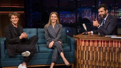 Кристина Асмус и Иван Янковский о съёмках постельной сцены в фильме "Текст". Вечерний Ургант (24.10.2019)