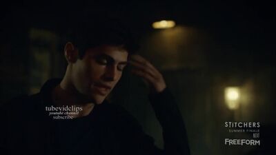 Shadowhunters 2x20 Magnus Alec Kiss Back Together Malec Scene Season 2 Episode 20 Finale