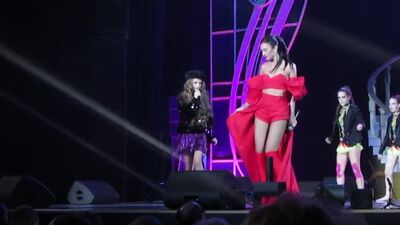 Грудь Ольги Бузовой вывалилась прямо на сцене!