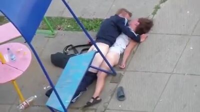 Алкаши трахаются на улице
