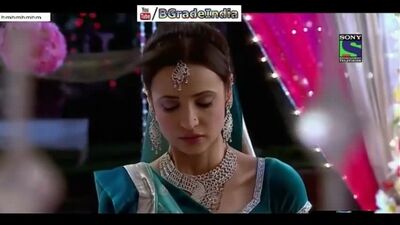 Sanaya Irani Hottest Romance Navel Show & Hot Kiss Video