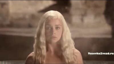 Эмилия Кларк голая в сериале Игра Престолов (2011-2012)