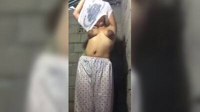 Филиппинская обезьяна Jane J знает, как заработать деньги в Интернете