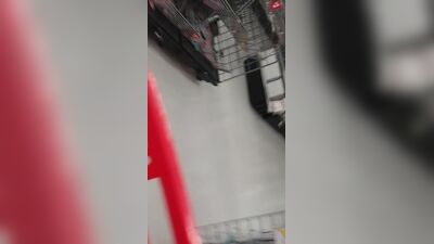 Красивый взгляд на попку в шортах